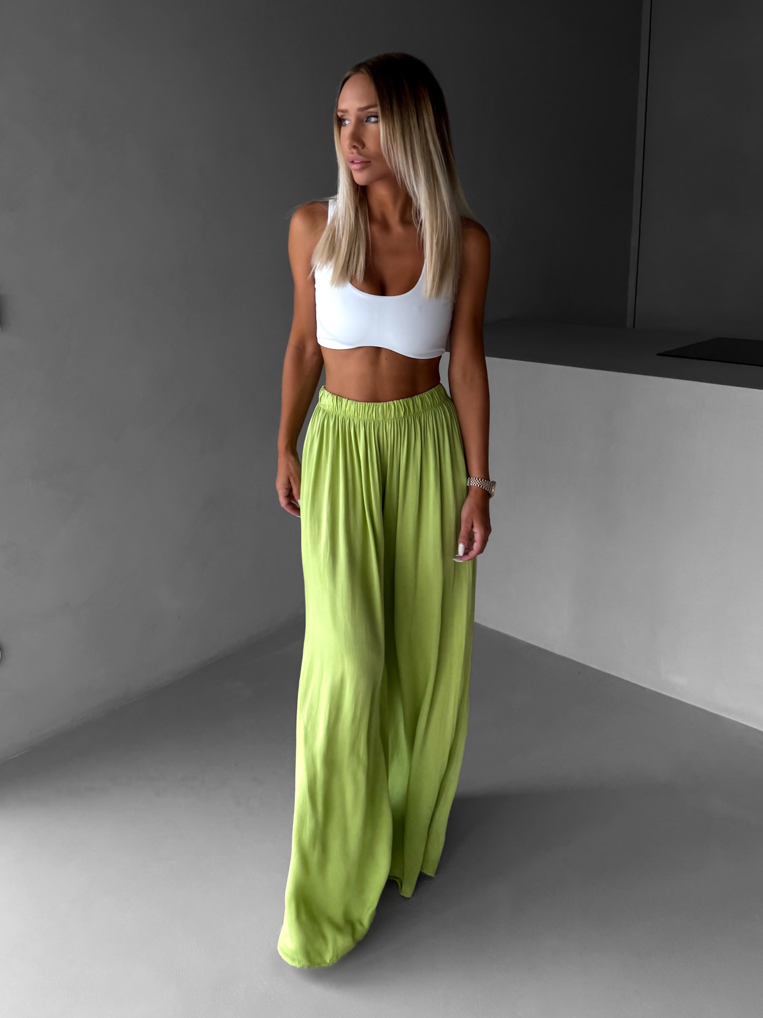 Zelené široké volné dlouhé kalhoty OLVIRA Velikost: Prodloužená délka - Obrázek 2