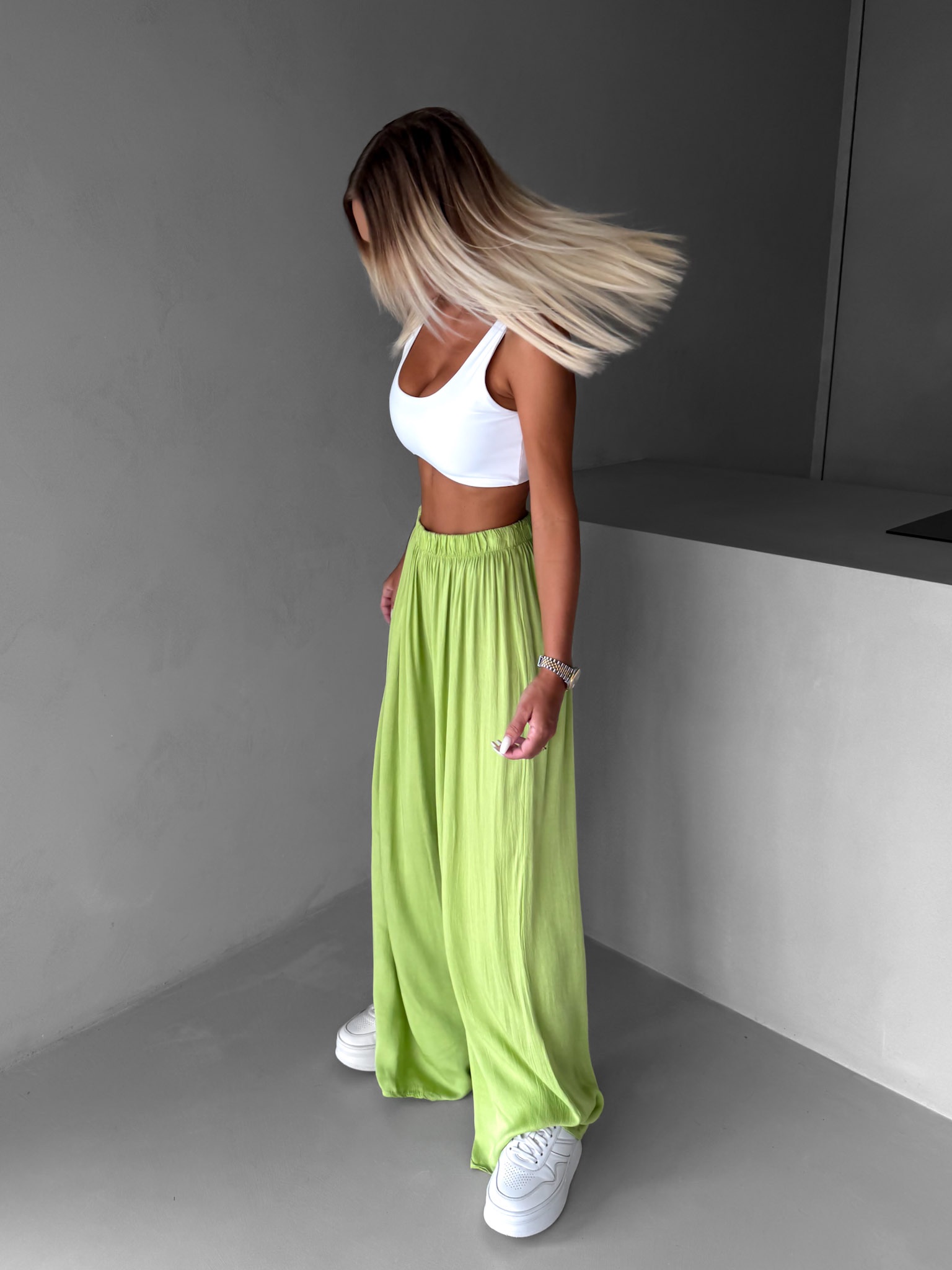 Zelené široké volné dlouhé kalhoty OLVIRA Velikost: Prodloužená délka - Obrázek 3