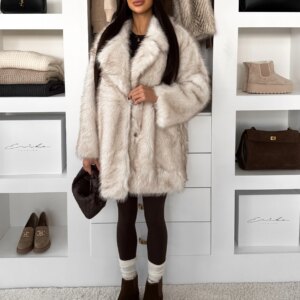 Bílý kožešinový žíhaný faux fur kabát ZOLARIA Velikost: M/L