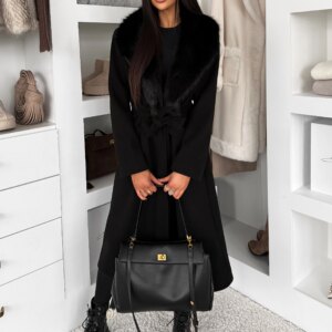 Černý elegantní dlouhý kabát ROSIEL s kožešinkou Velikost: ONESIZE
