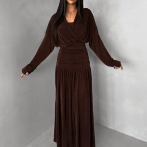 Hnědé dlouhé elegantní šaty SPIRIT s řasením Velikost: M/L