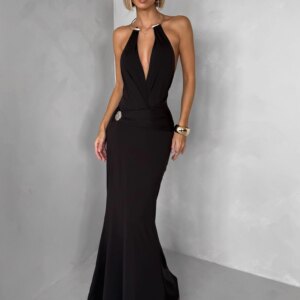 Hnědé elegantní společenské šaty ARKENY s ozdobou Velikost: M/L