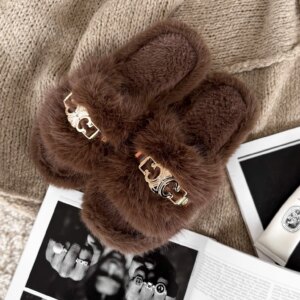Tmavě hnědé domácí huňaté pantofle SOFTIES s ozdobou Velikost: 40-41